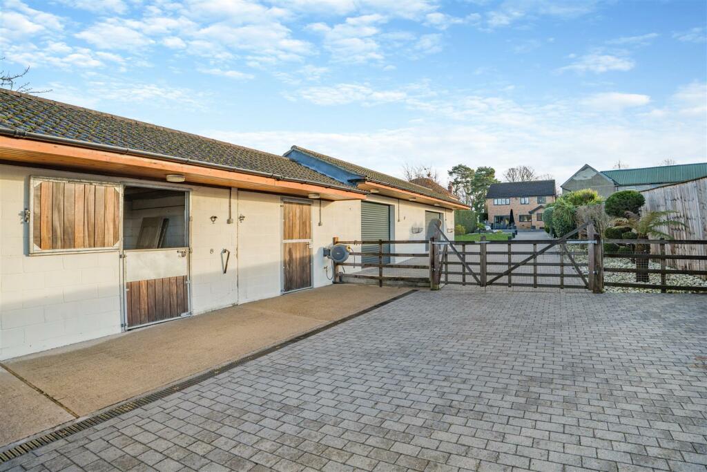 8579910-exterior19.jpg