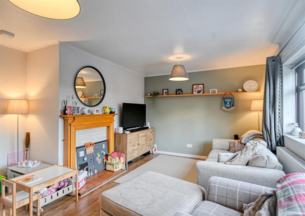 22 Lodge Lane-5.jpg