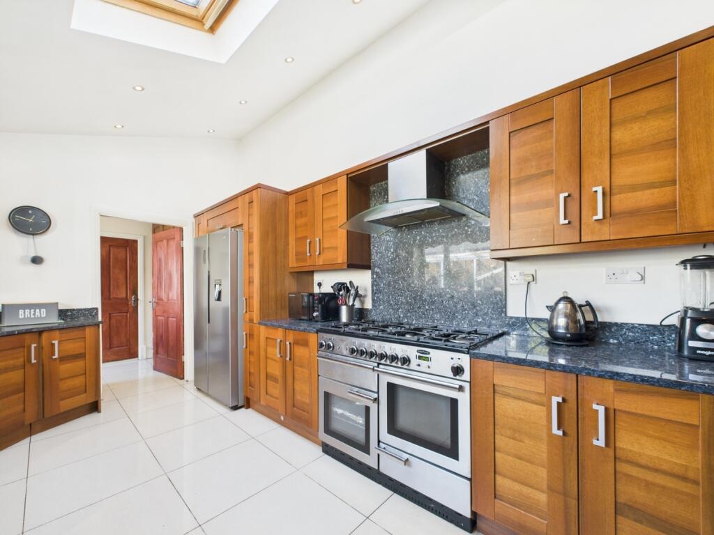 CAM02386G0-PR0117-STILL038