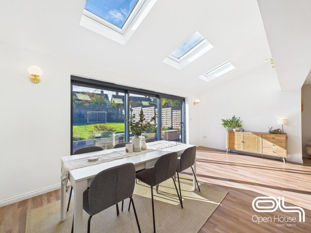 Kitchen / Living Area