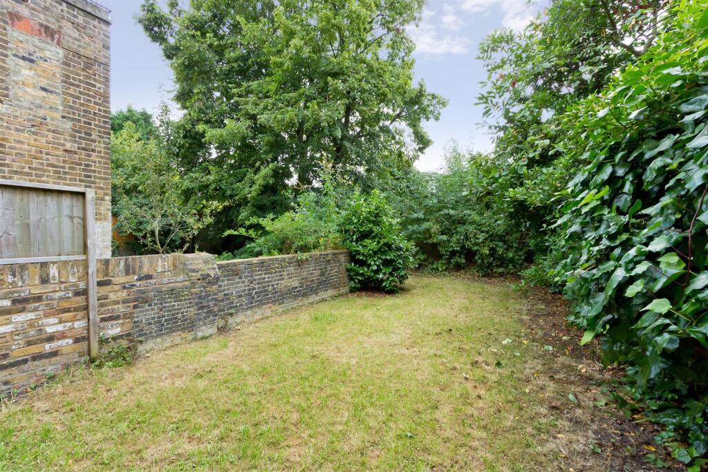 Greencroft Gardens f2 99 new hi garden.jpg