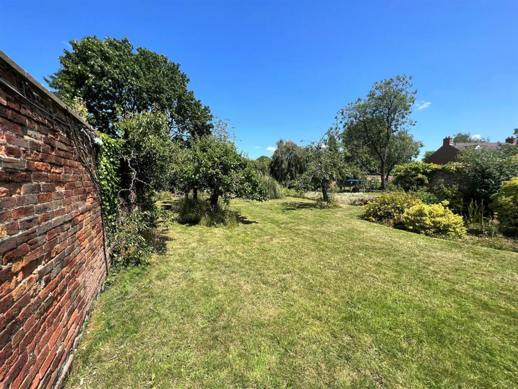 Garden C.JPG