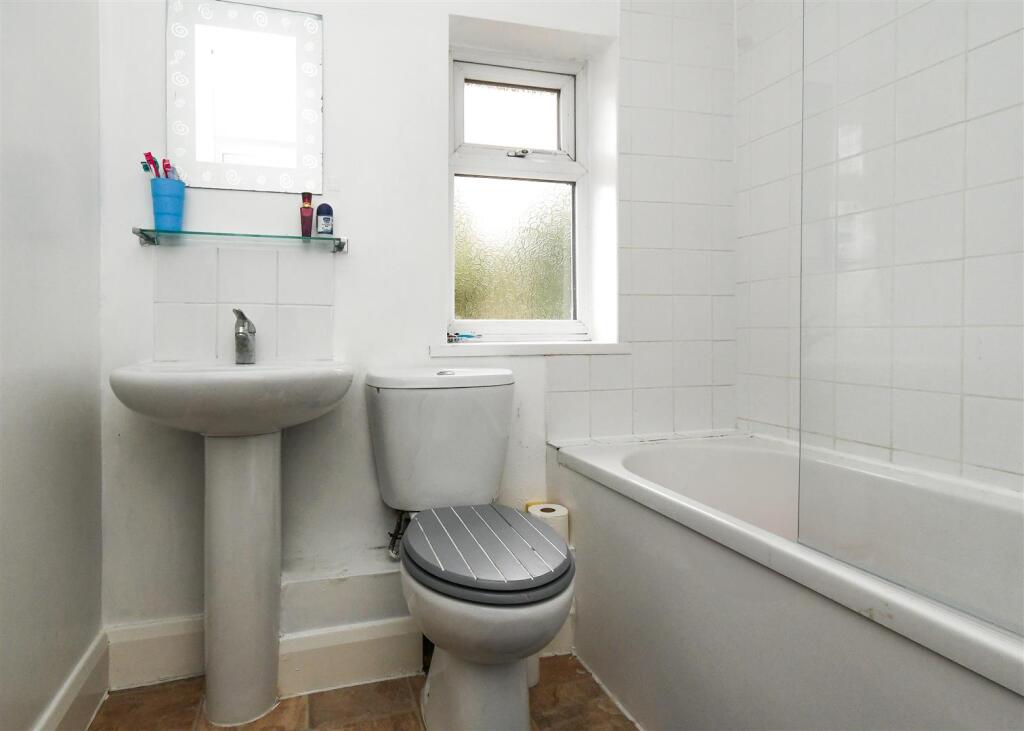 36 Park Avenue - Bathroom.jpg