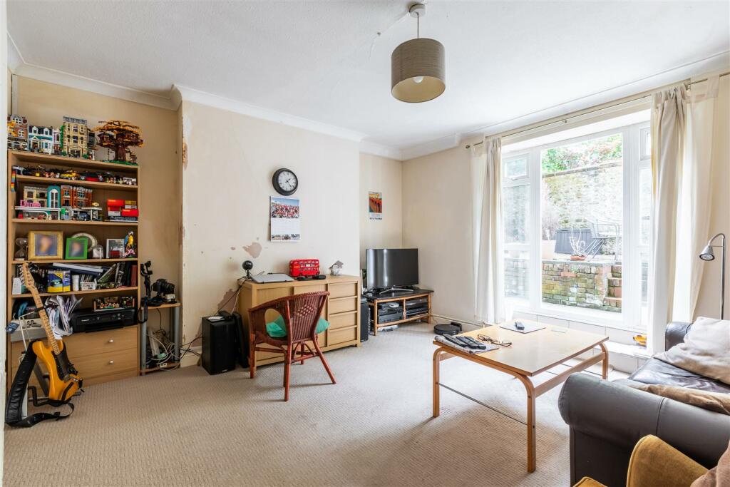 Self Contained Flat Reception
