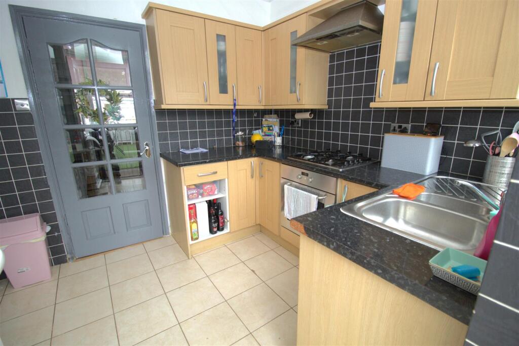 Kitchen3.jpg