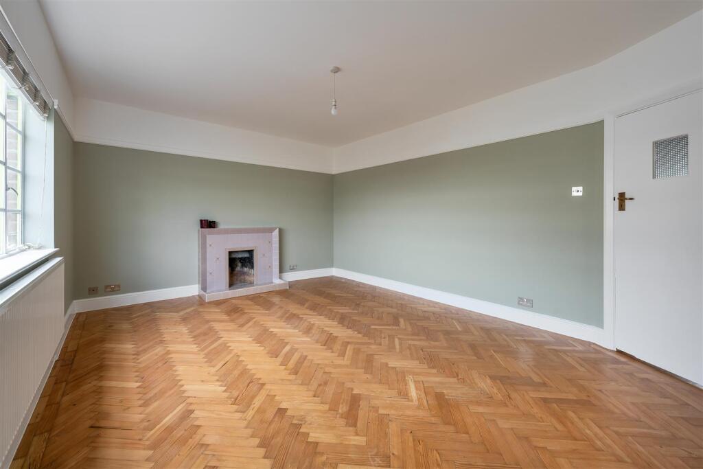 The Shrubbery, Grosvenor Road E11