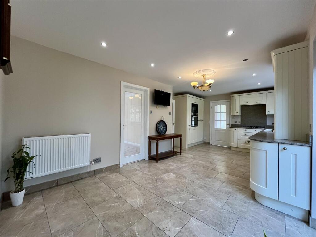 Dining Kitchen Aspect 2