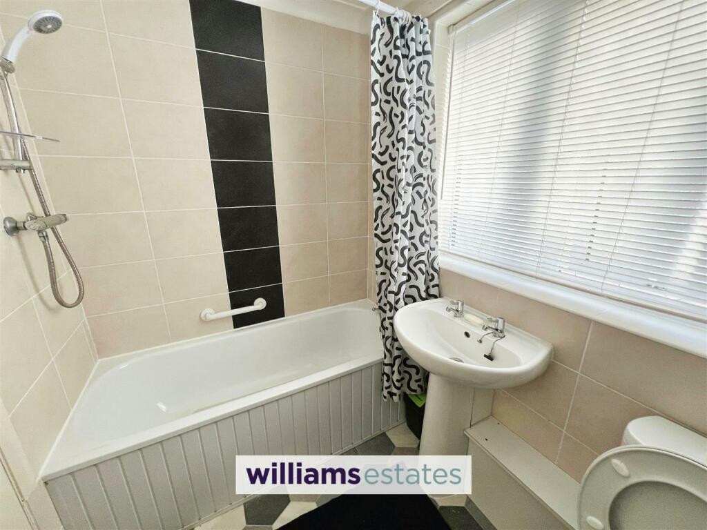 Bathroom.JPG