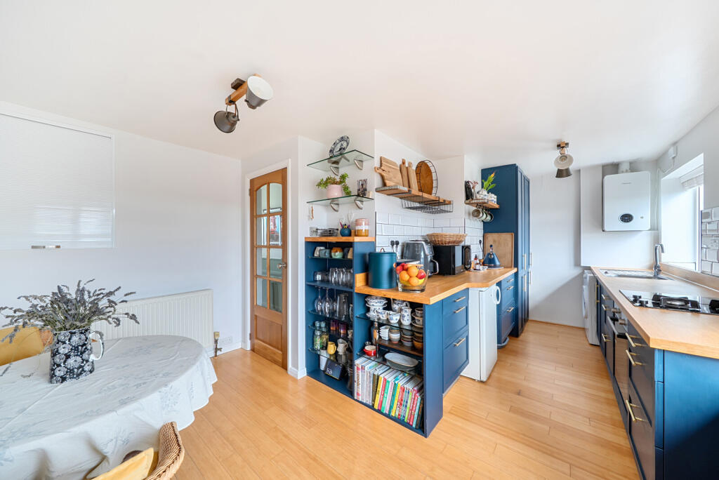 1393702-21-695cf9...