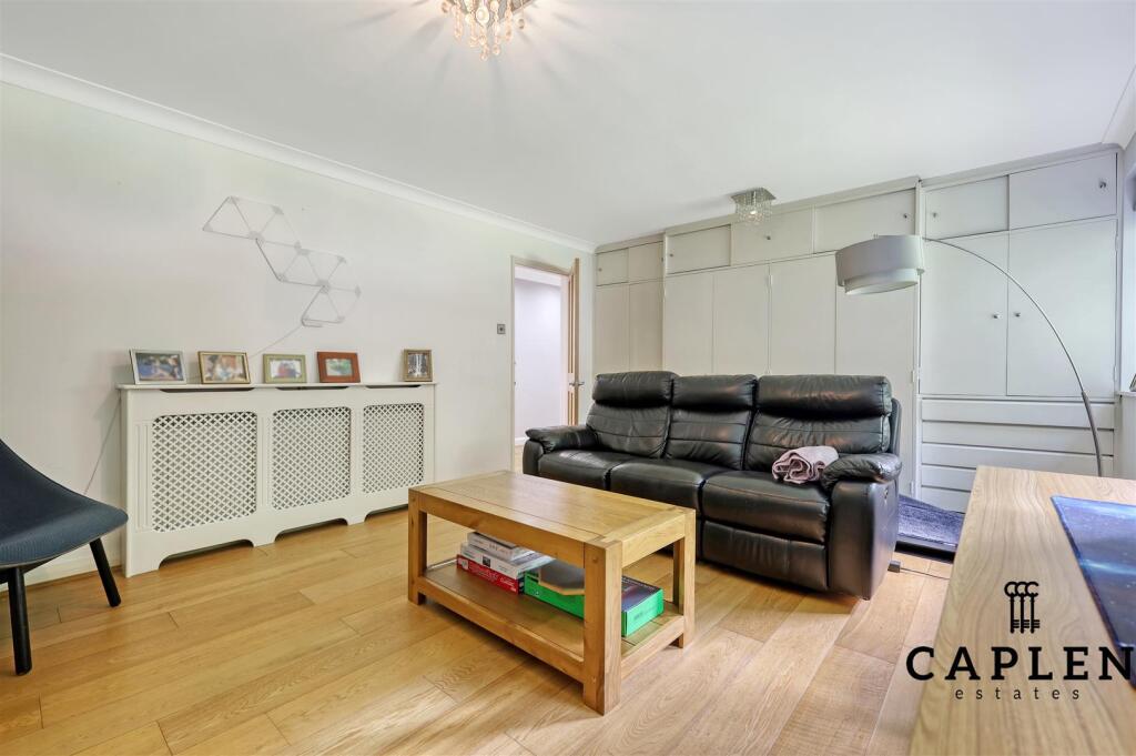 Family Room Inward.jpg