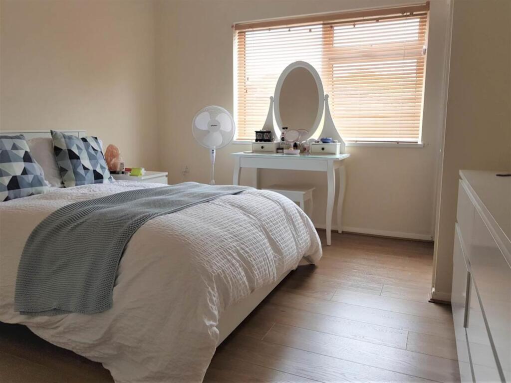 Bedroom (3).jpg