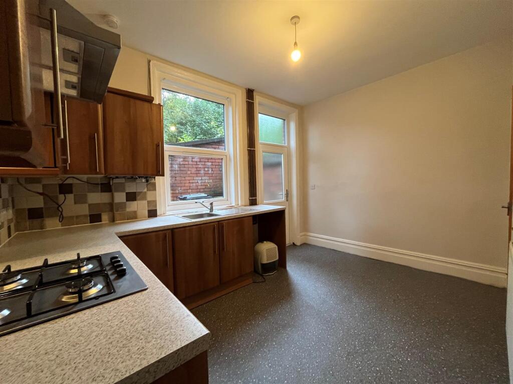 KITCHEN 1.jpg