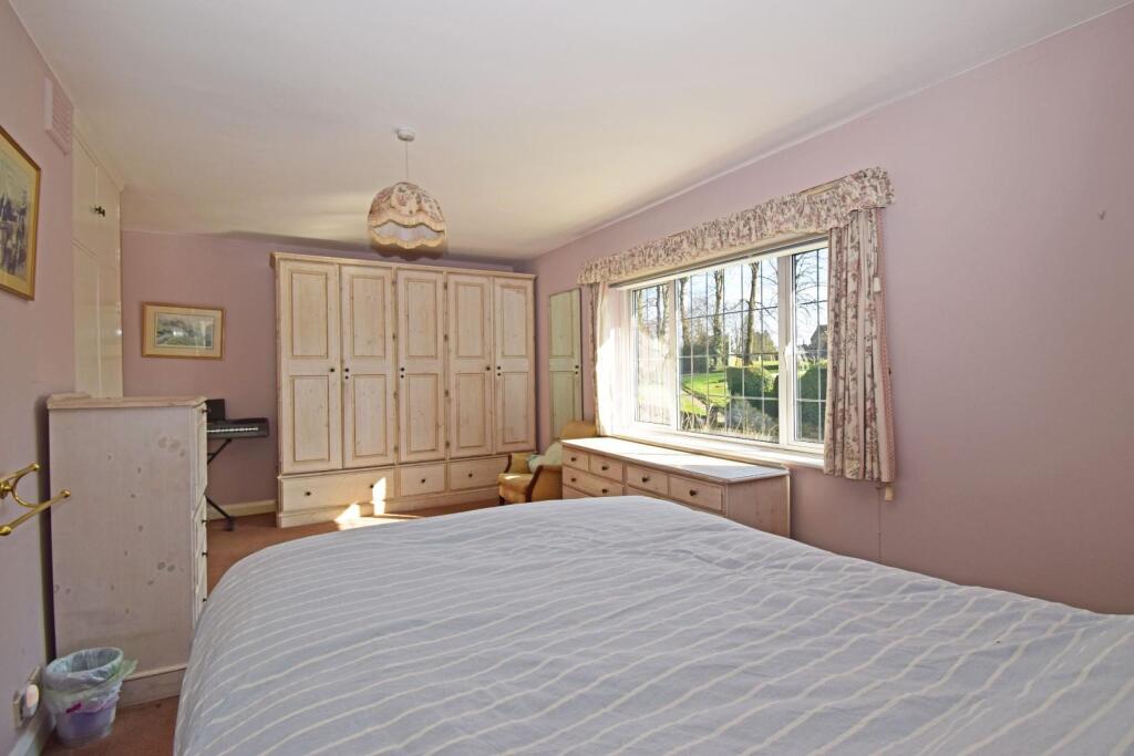 44 Church Road, bed 1b.jpg