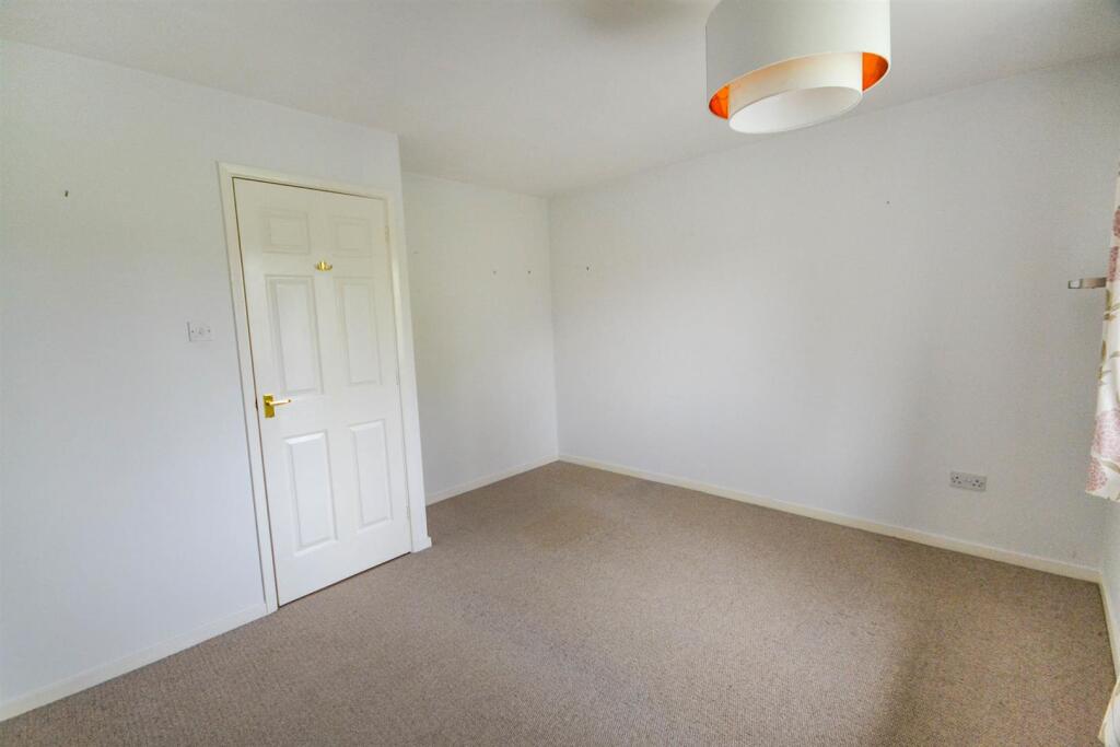 Main Bedroom (2).JPG