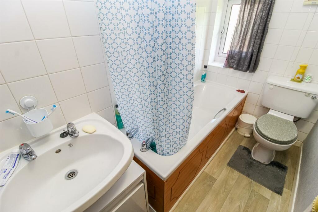 BATHROOM/W.C.