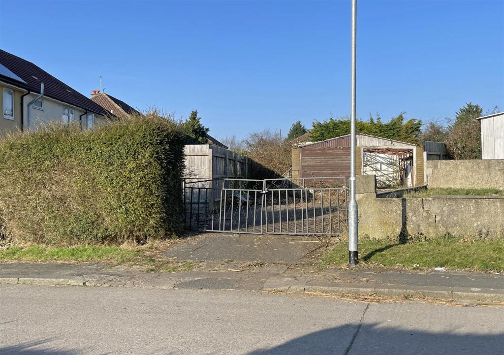 6 - Building Plot for Auction, Lockleaze.JPG