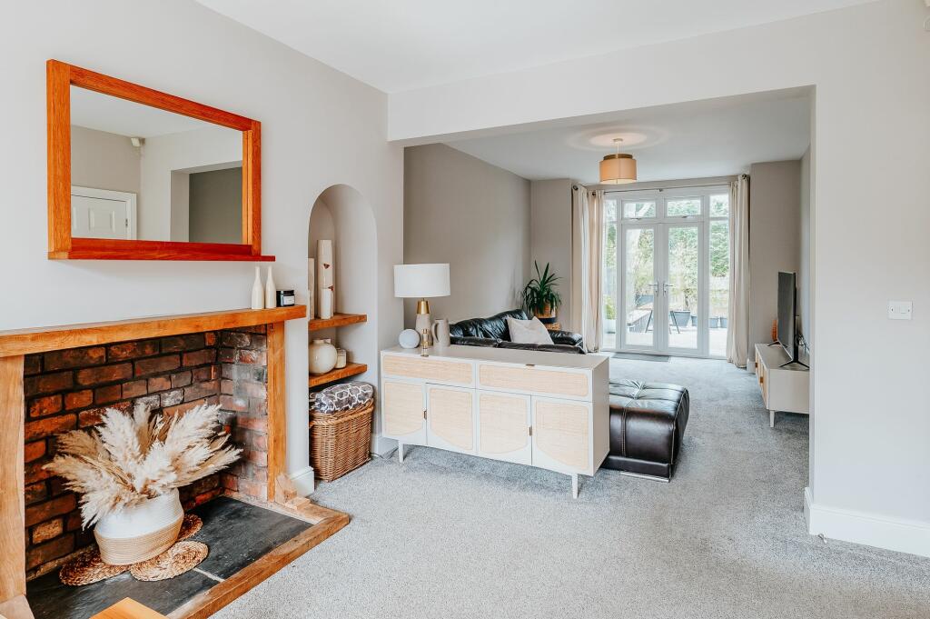 LOUNGE DINER AND KITCHEN