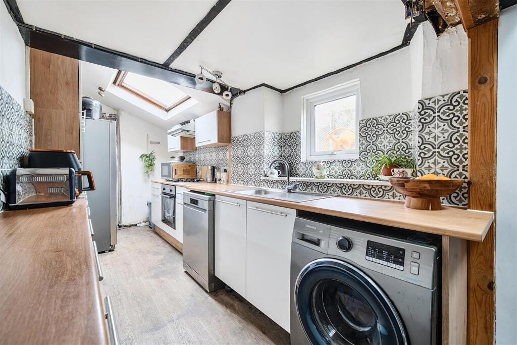 KITCHEN 1.jpg