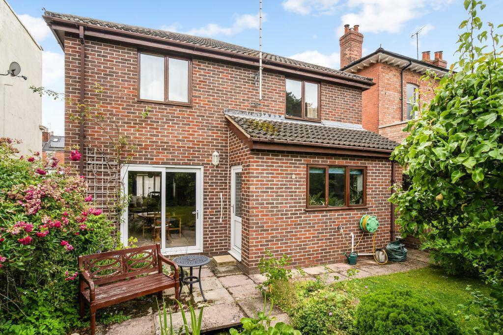 321881 70A Copt Elm Road - (18).jpg