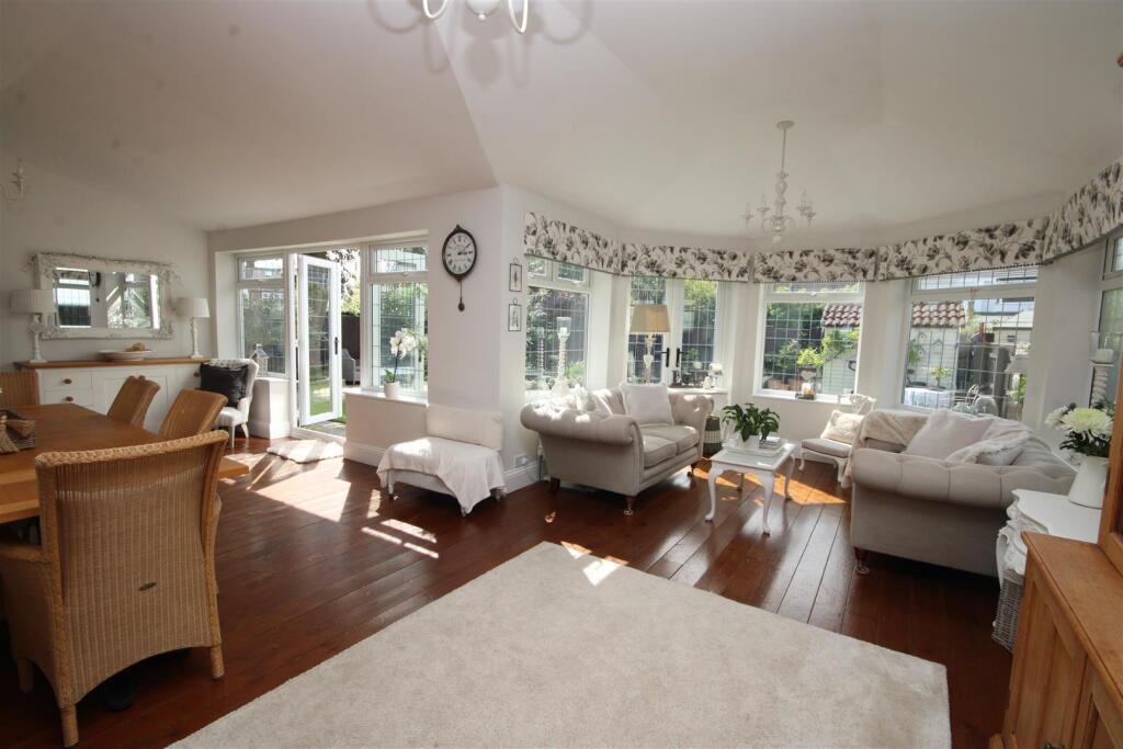 Dining &amp; Sun Room