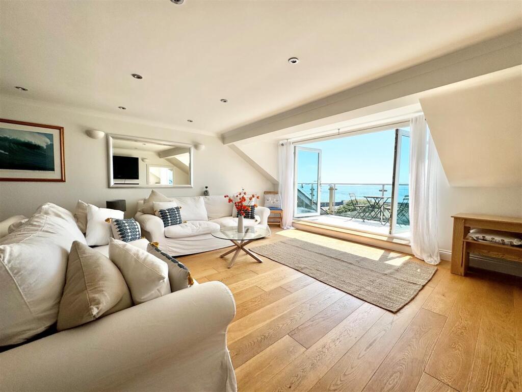 seaview apartment - lounge.jpg