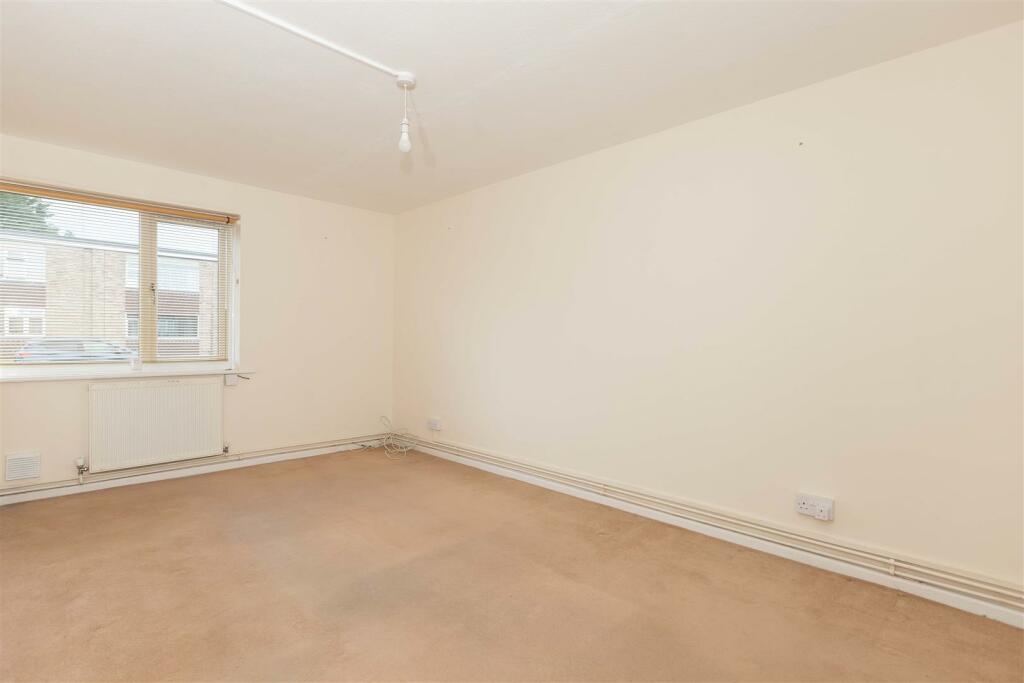 4 Crescnt Court_5.JPG