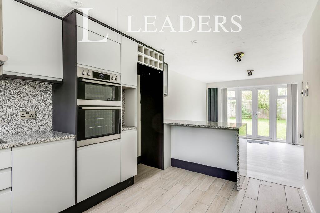 Kitchen Lounge