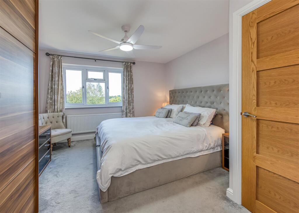 49 Penleigh Gardens-Bedroom 1 (2).jpg