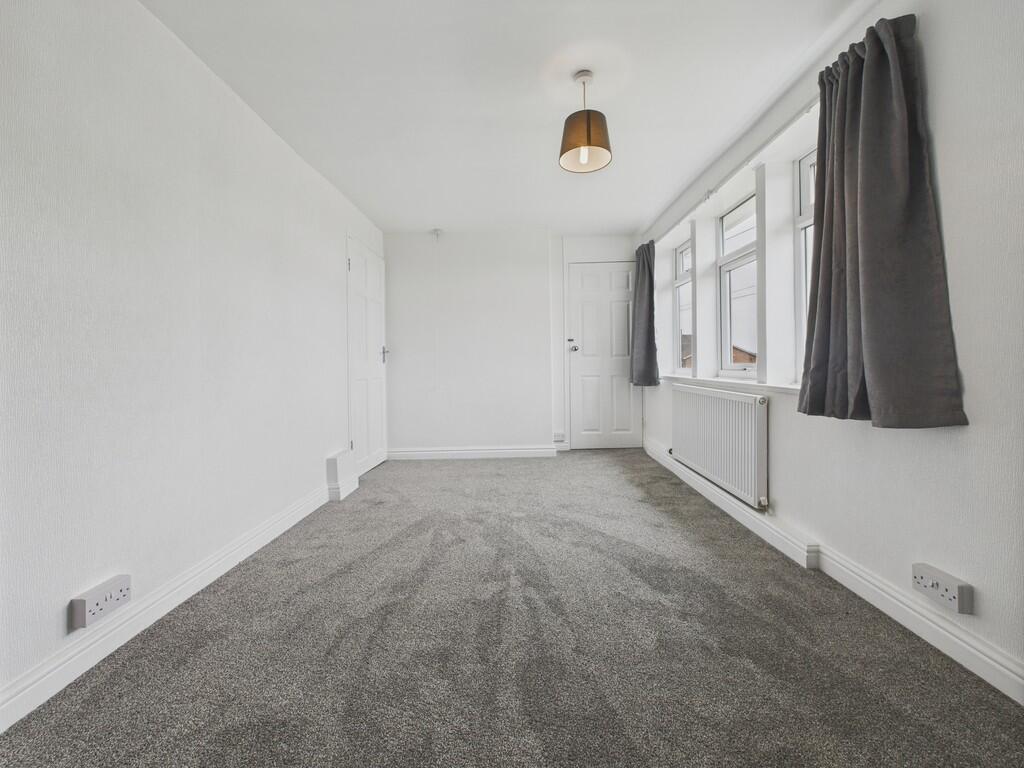 CAM04273G0-PR0137...