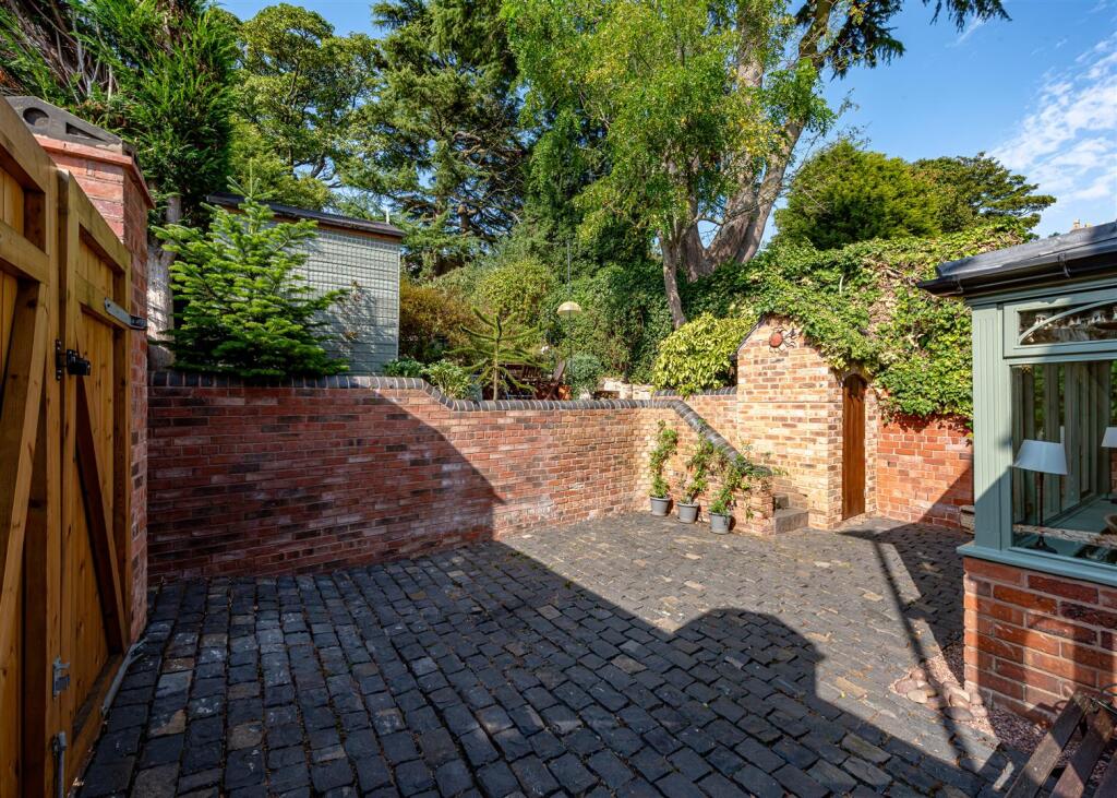 31 The Avenue-External (2).jpg