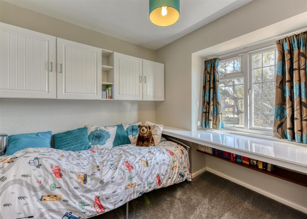 20 Suckling Green Lane-bed5.jpg