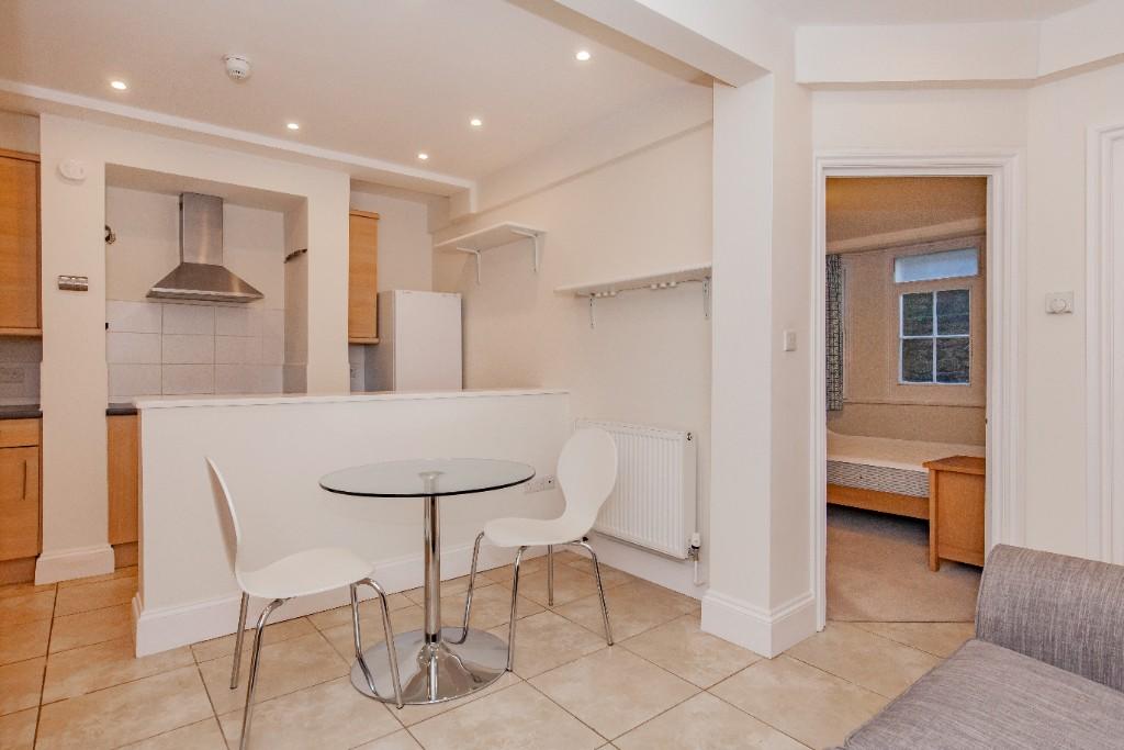 Living/dining area
