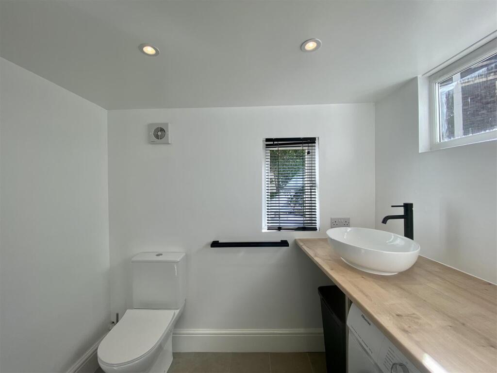 BATHROOM.jpeg