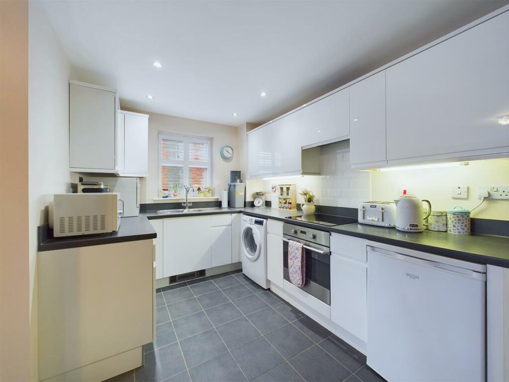 Kitchen: