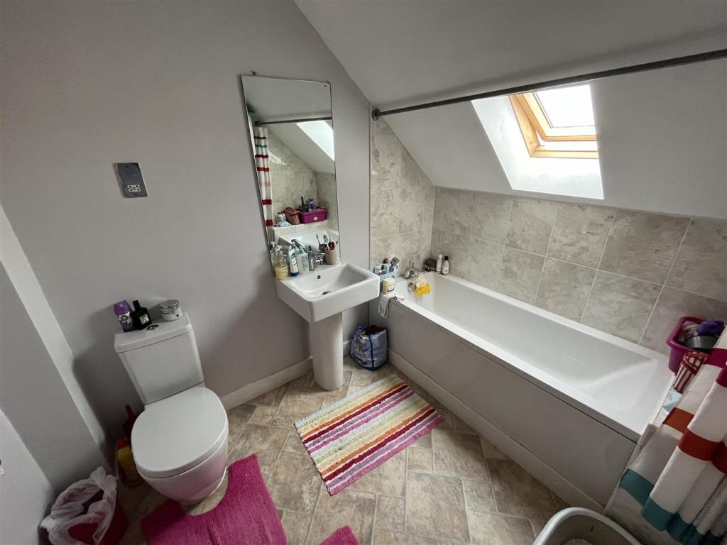 En Suite Bathroom.jpg