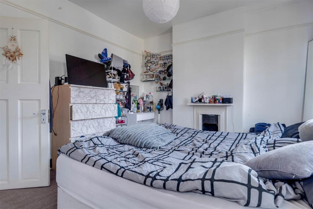 10. Bed 2 Ang 2.jpg