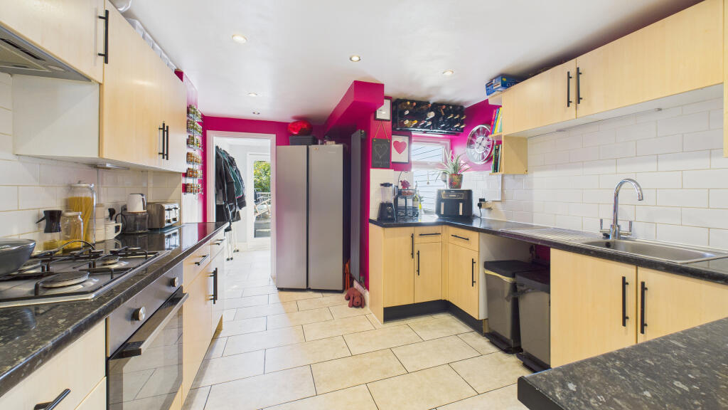 CAM04968G0-PR0072-STILL009