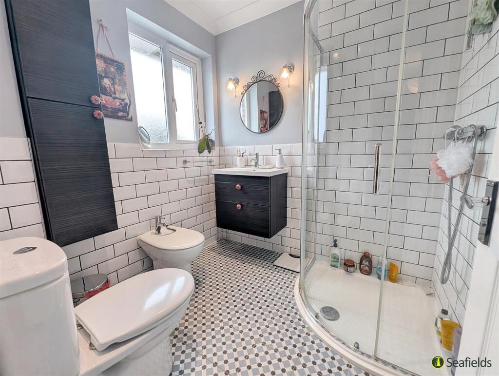 One of 2 En suites