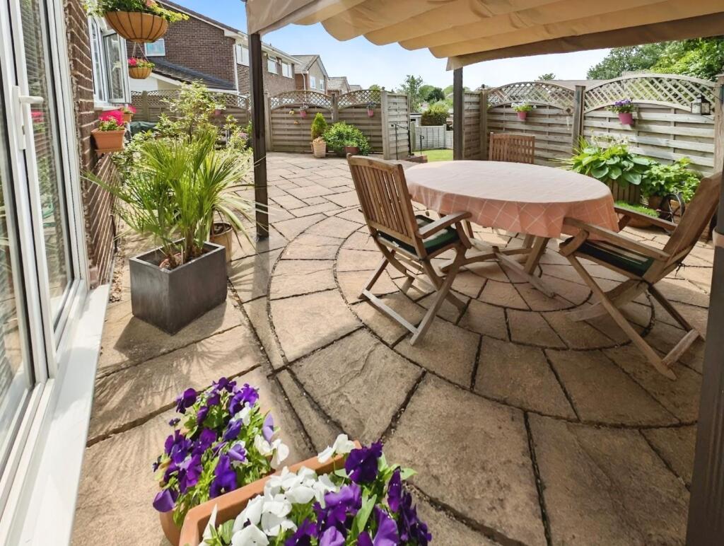 f6143f03-patio 202.jpg