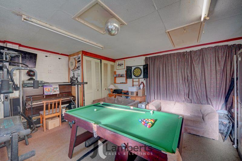 Double Garage/Family Room