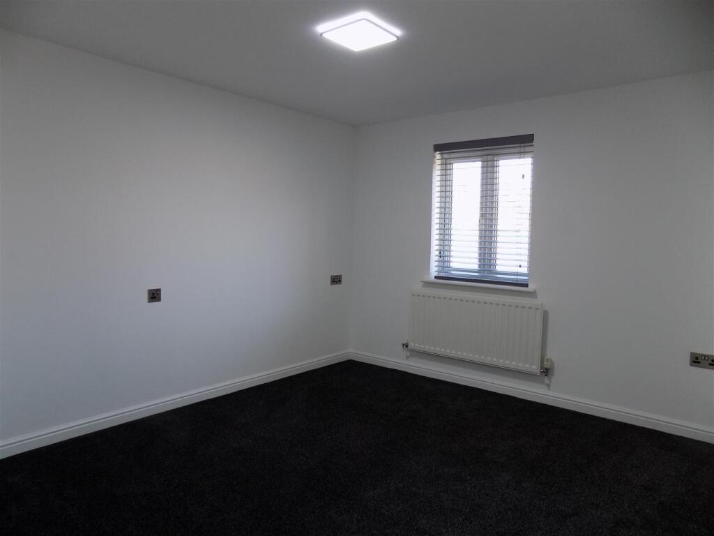 Main bedroom 2.JPG