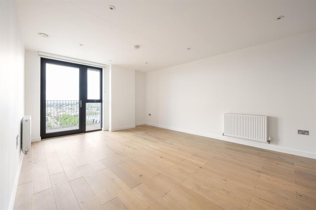 Station Approach, E17