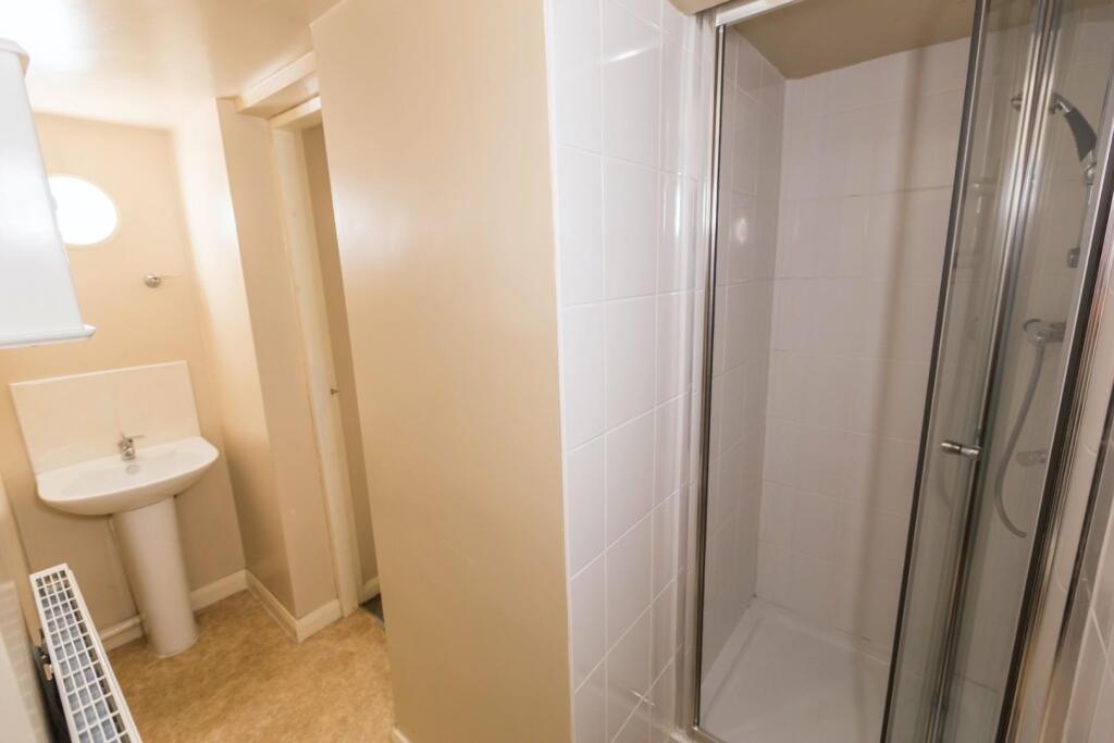 17-WIlkinson-Street-bedroom 2 ensuite.jpg