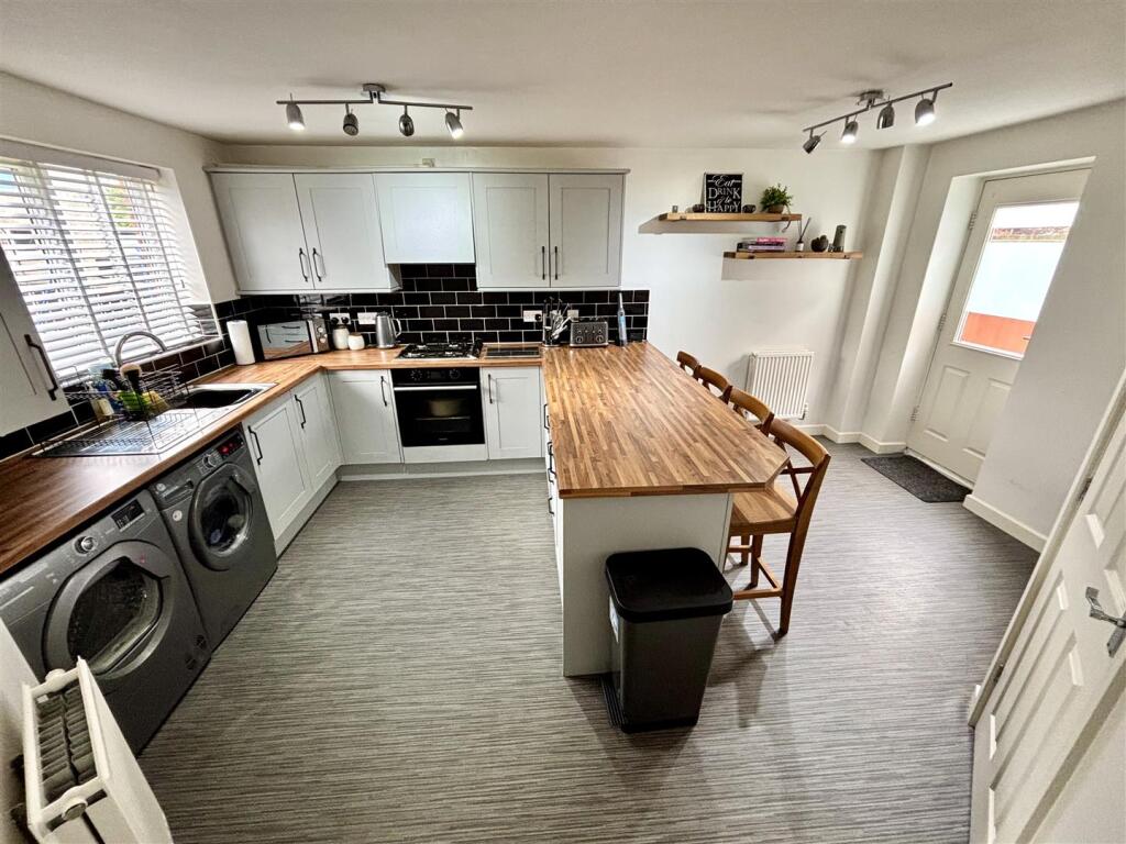 Open Plan Kitchen and Dining Room