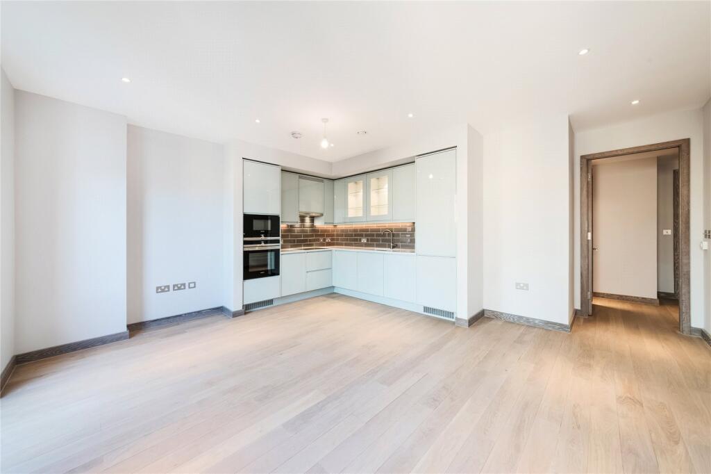 Drapers Yard, London, SW18