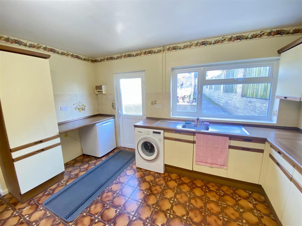 Rear kitchen / Dining room