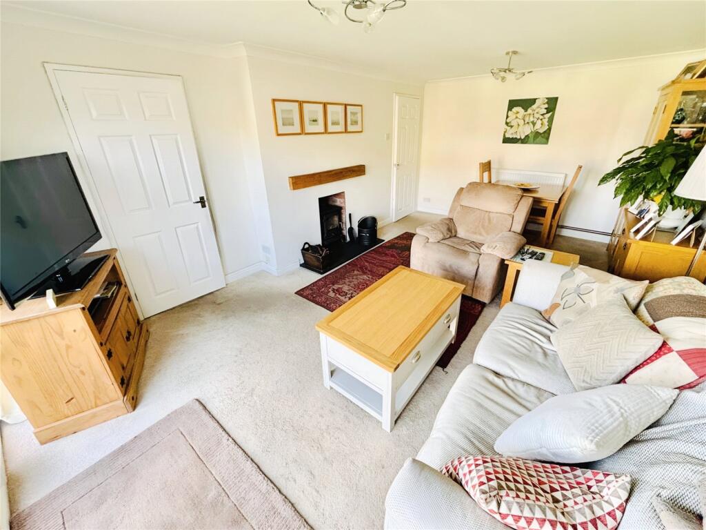 Lounge/Dining Area