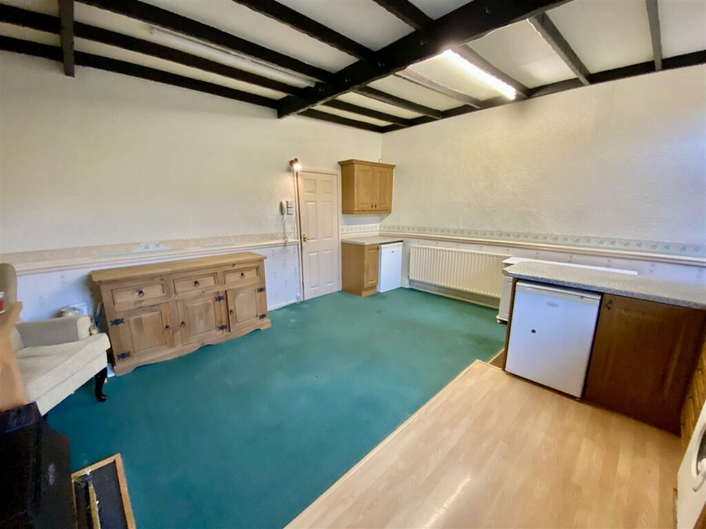 Bramleys Estate Agents - Shillbank - Mirfield (30)