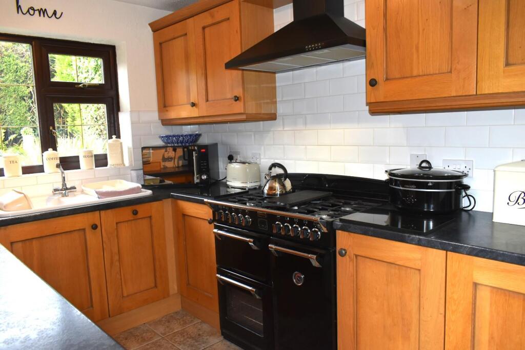 kitchen (2).JPG