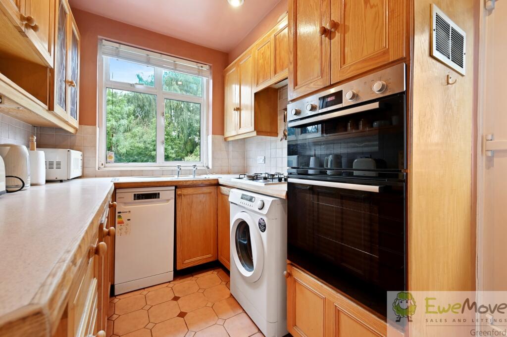 RCEWEMOVE- 435 whitton avenue- kitchen 6 (1)